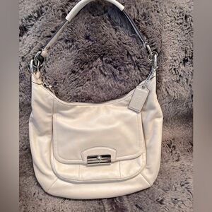 Coach Elegant Cream Leather Shoulder Bag